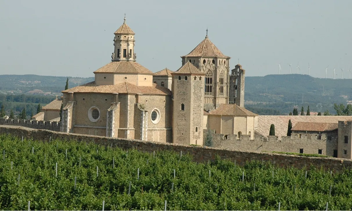 Monestir de Poblet, un dels punts més importants de la Ruta del Cister. Font: Wikipedia