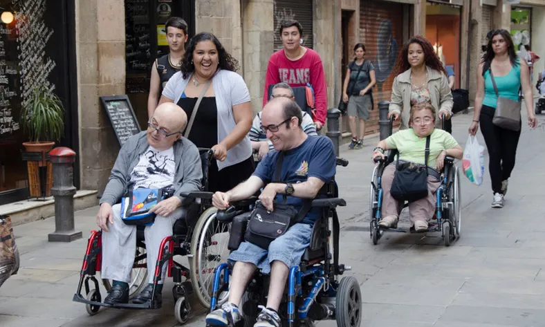 Voluntariat amb persones amb diversitat funcional  (Font: Giving Tuesday)