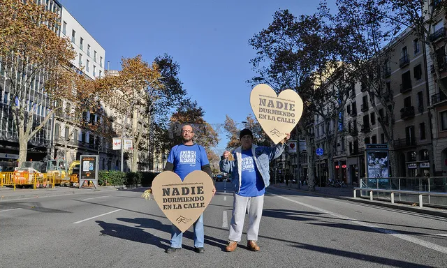 Ningú dormint al carrer. Font: Flickr Arrels Fundació