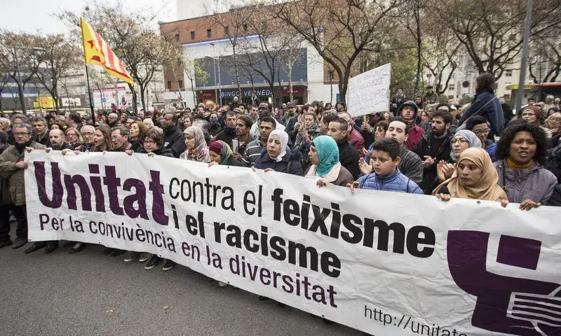 Manifestació contra el racisme al març passat pels carrers de Barcelona. Font: web elpuntavui.cat. Foto: Albert Salamè