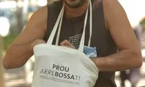 L'actor Marc Cartes, imatge de la campanya "Catalunya llire de bosses" (imatge:residusiconsum.org)