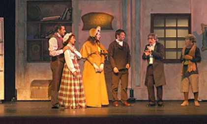 El senyor Scrooge és un vell avar al qui el visiten tots els fantasmes del Nadal.