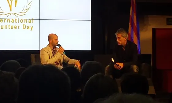 Eduard Sadurní (voluntari oncològic) conversant amb Albert Om