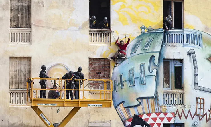 Imatge del desallotjament de la casa el febrer de 2014. Façana de La Carboneria. Font: Ateneu Flor de Maig