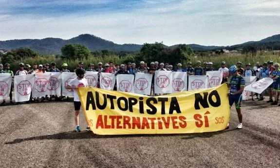Acció de protesta per la C 32 (imatge:aturemc32.org)