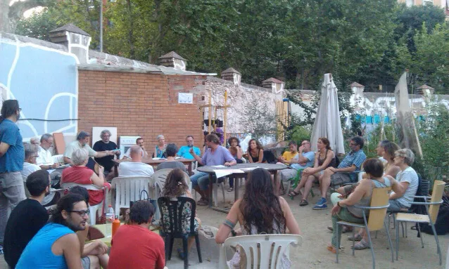 Taller realitzat el juliol de 2015 per treballar en la transformació de l'espai. Font: Recreant Cruïlles