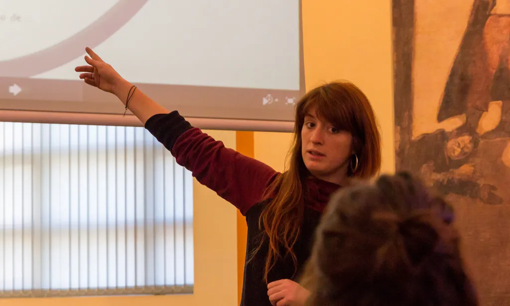 Càpsula informativa de camps de treball. Font: Vicjove, Flickr