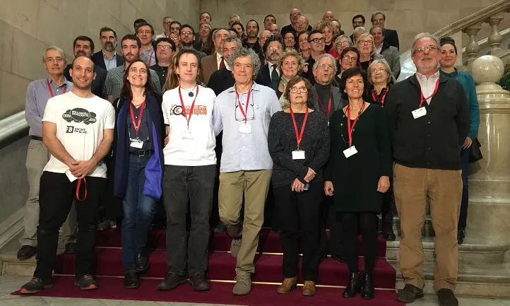 Foto de grup al Parlament el dia de la signatura