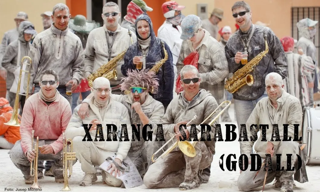 La Xaranga Sarrabastall a la festa de la Farina de Godall (imatge:xarangasarrabastall)