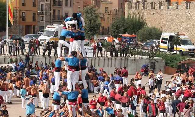 Els Xiqüelos i Xiqüeles del Delta, jove colla castellera (imatge:  xiquelosixiquelesdeldelta.cat)