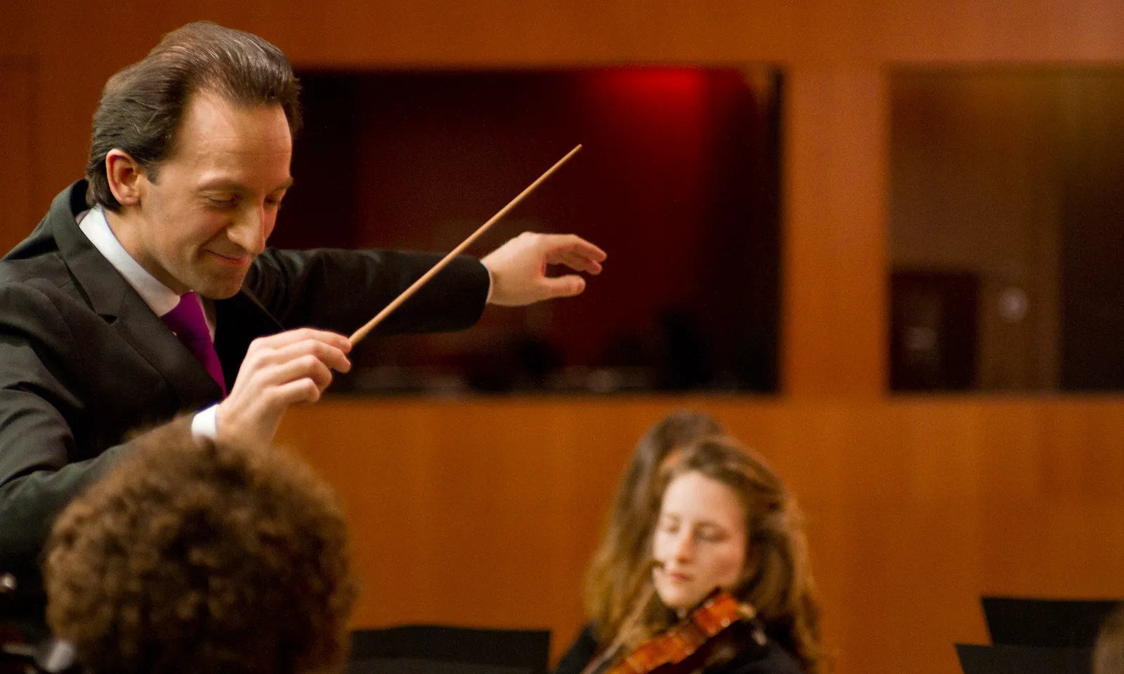 Diego Miquel-Urzanqui, coresponsable de Résonnance Associació, director de l'Orchestre Solidaire Résonnance (OSRé) i de l'Orquestra de Cambra de la Universitat Pompeu Fabra (UPF) (Font: UPF Cultura) 