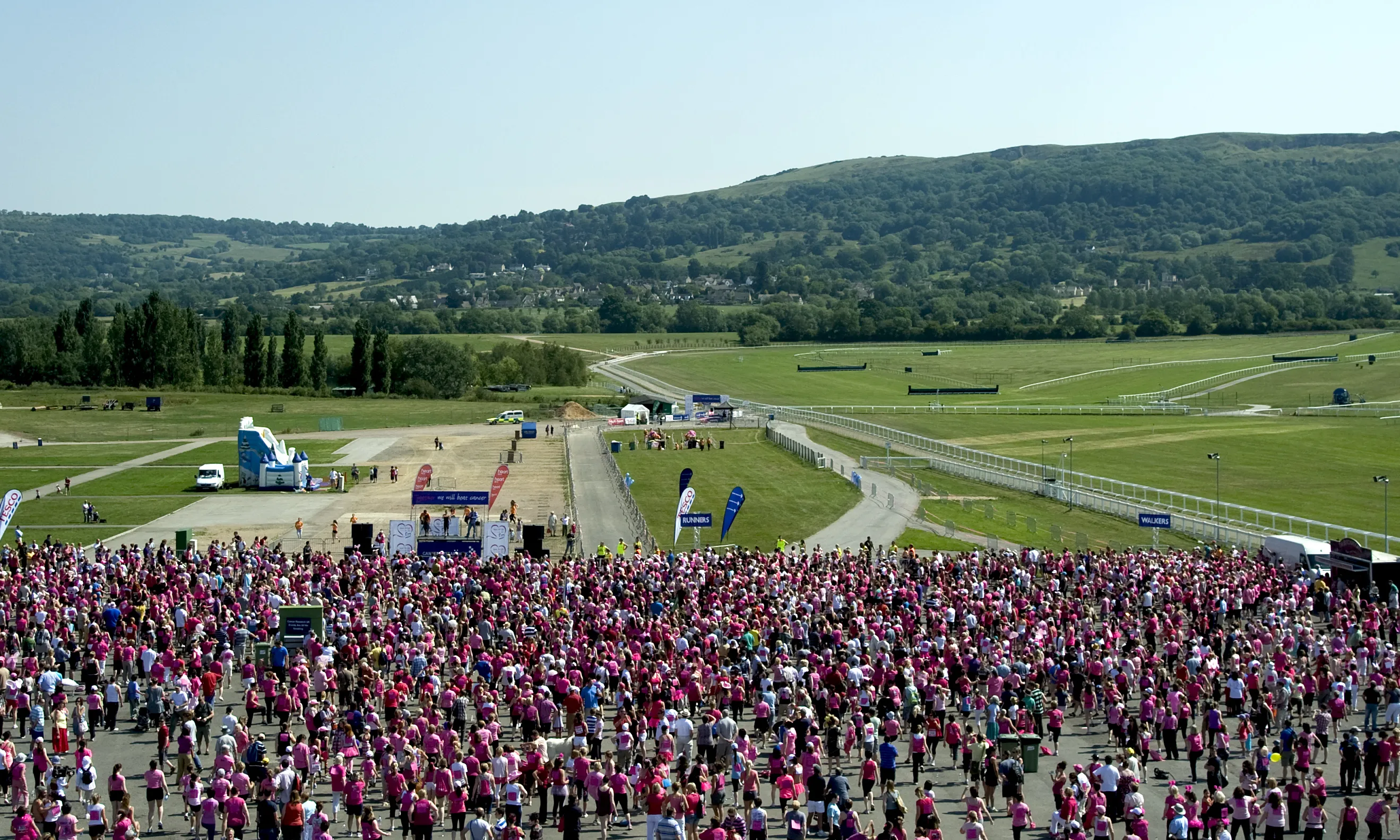 Cursa multitudinària organitzada per Cancer Research UK. Font: Wikipedia