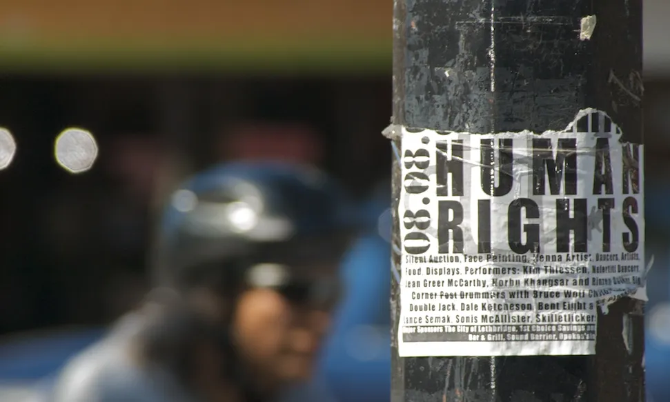 Cartell en defensa dels drets humans. Font: Jeremy Schultz, Flickr