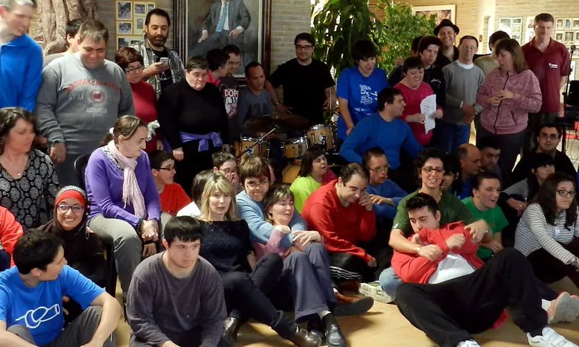 Moment amb les persones amb diversitats de la Fundació Aspros. Font: Aspros