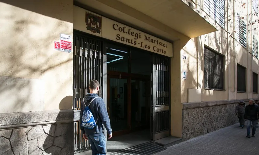 Imatge de la porta del Col·legi Maristes Sants-Les Corts. Font: web el pais.com