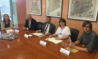 Representants de l'entitat ambiental Xarxa de Custòdia del Territori i el conseller Santi Vila, promovent un pla de treball conjunt (imatge: custodiaterritori.org)