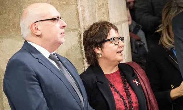 Dolors Bassa, consellera de Treball, Afers Socials i Famílies amb el conseller d'Empresa Jordi Baiget. Font: web eldiario.es