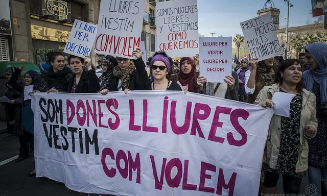 Manifestació a Girona. El 8 de març, diverses ciutats de Catalunya i l'Estat organitzen mobilitzacions per reclamar la igualtat efectiva entre dones i homes (Font: Flickr.com)
