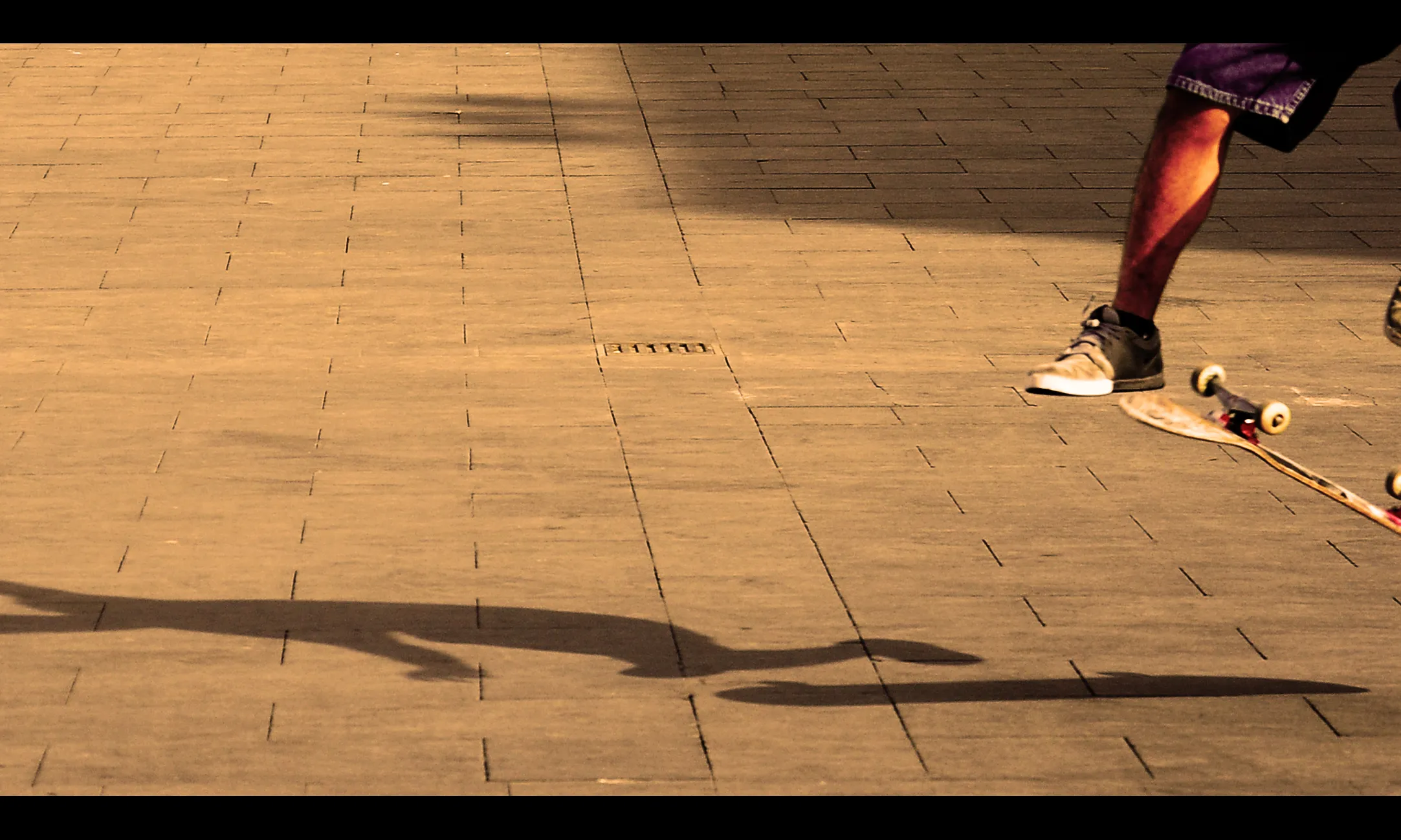 Jove saltant sobre un monopatí_Marc Bernat Madrid_Flickr