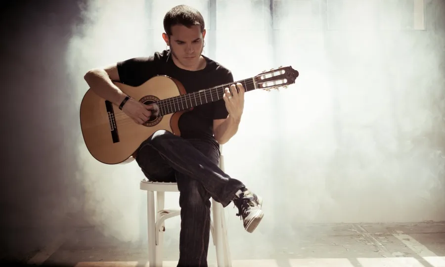 Cesk Freixas actuarà al concert benèfic 25è aniversari del Grup Caliu (8 d’abril, Barcelona)