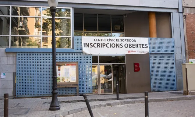 Entrada del Centre Cívc El Sortidor