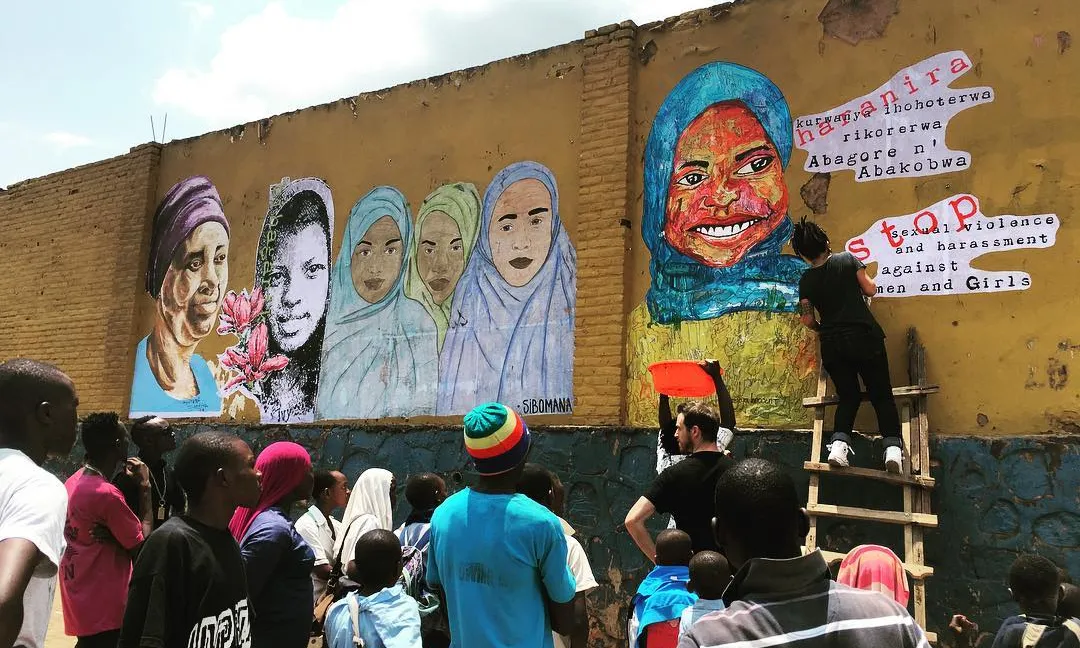 Jornada per pintar un mural a Ruanda. Font: Kurema Kureba Kwiga