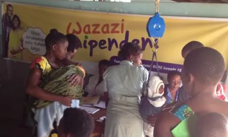 Wazazi _Nipendeni envia missatges de text en Swahili a les dones que estan embarassades