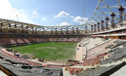 Construcció d'un estadi de fútbol. Font: Gabriel Smith, Flickr