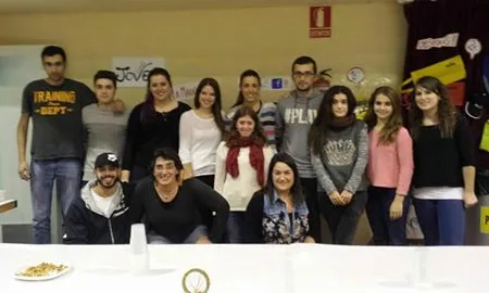 Grup de Joves l'Associacio de Joves de Sant Feliu de Buixalleu preparant la Marató de TV3 (imatge:facebook/jovesdesanfa) 