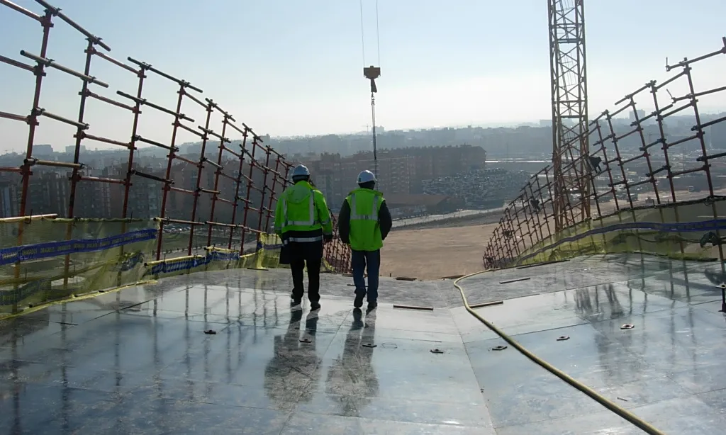 Obrers en la construcció d'un pont. Font: Wikimedia
