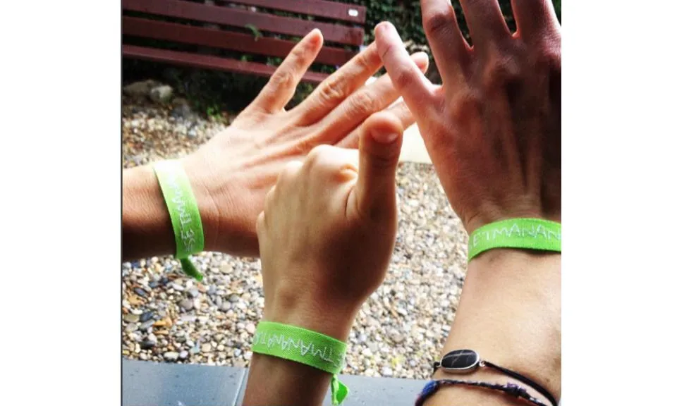 La polsera solidària que cada  participant rebrà durant la Setmana de la Natura (imatge:setmananatura.cat)