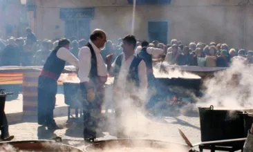 Per Carnaval es celebra a Vidreres la Festa del Ranxo, amb 27 grans olles de brou on tothom hi és convidat (imatge: comissiodelranxovidreres)
