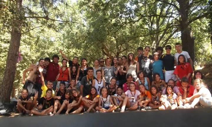 Imatge de grup de l'Agrupament Escolta i Guia "Terra Plana" (Font: AEIG Terra Plana)