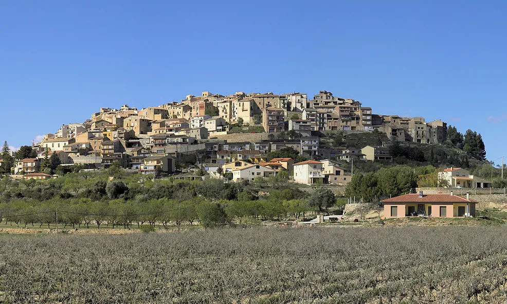 Vista panoràmica de la població de l'Horta de Sant Joan. Font: Viquipèdia