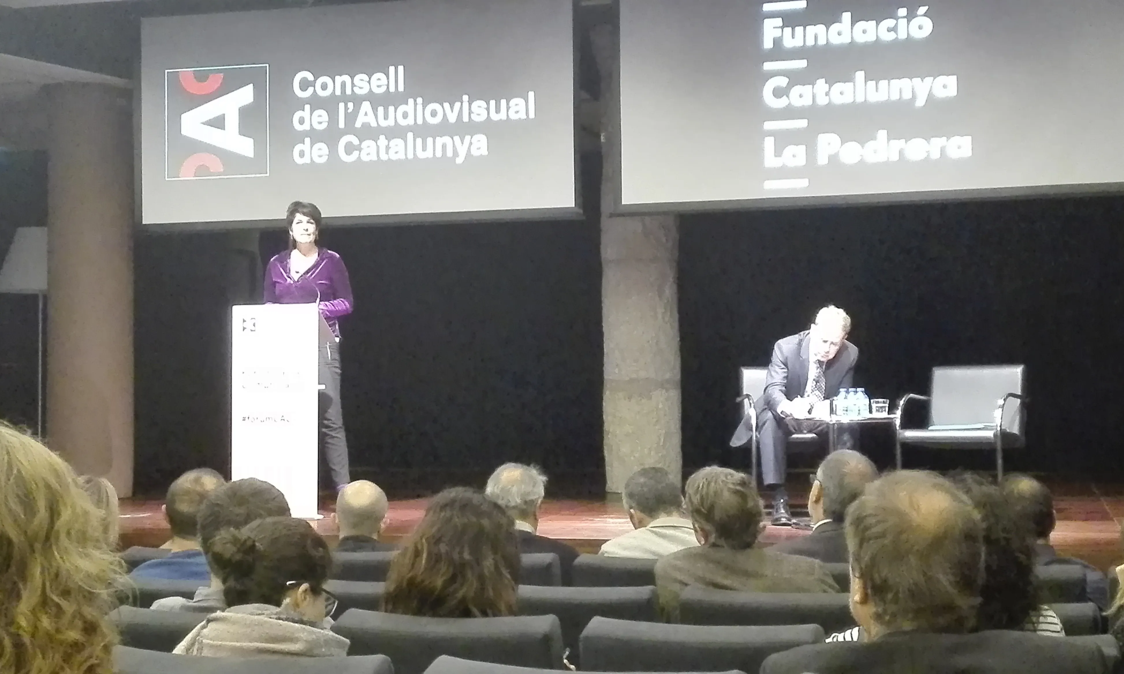 Moment durant la ponència de la representant d'ACNUR. Font: Mòbil