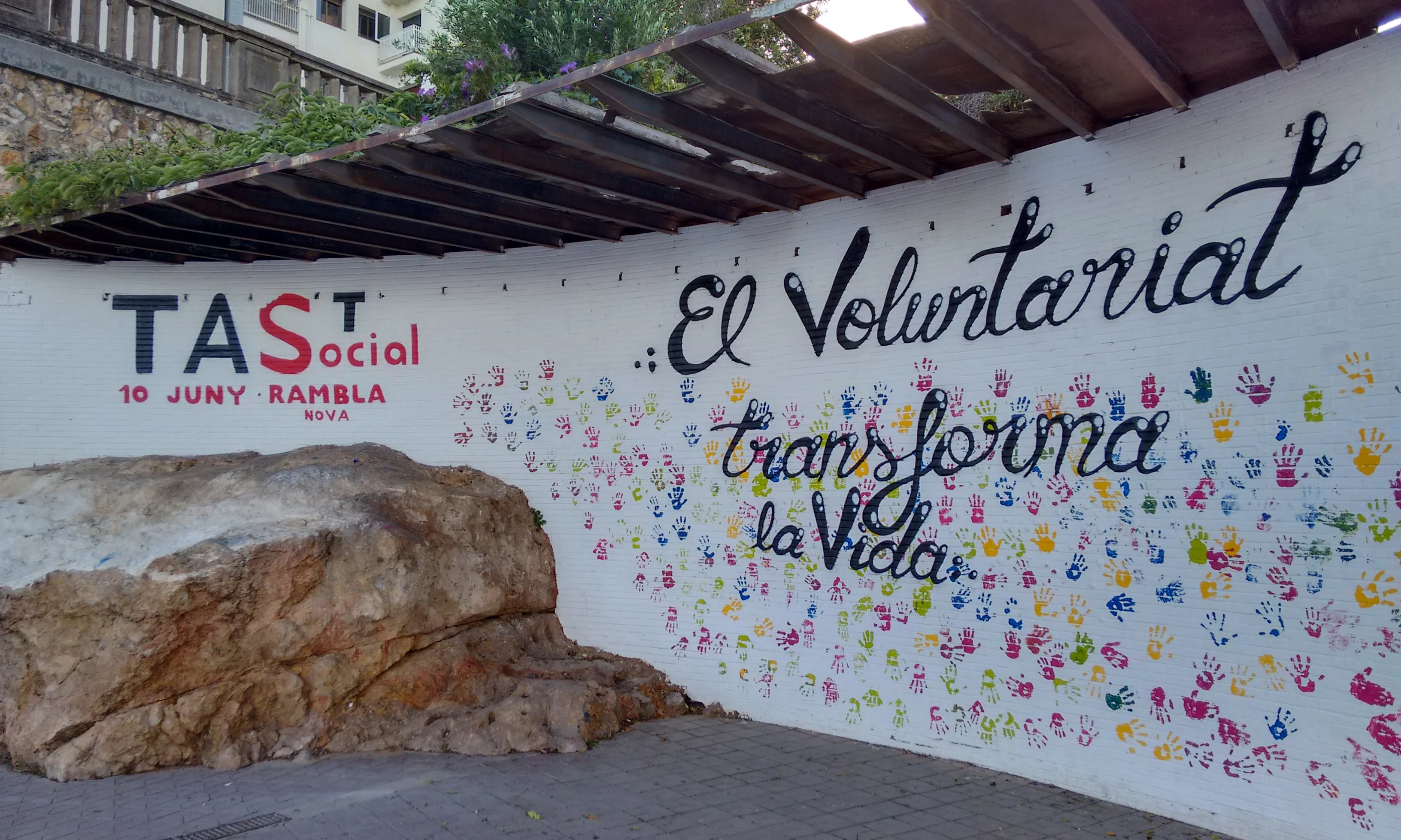 Mural de promoció del TAST Social al Passeig de les Palmeres de Tarragona