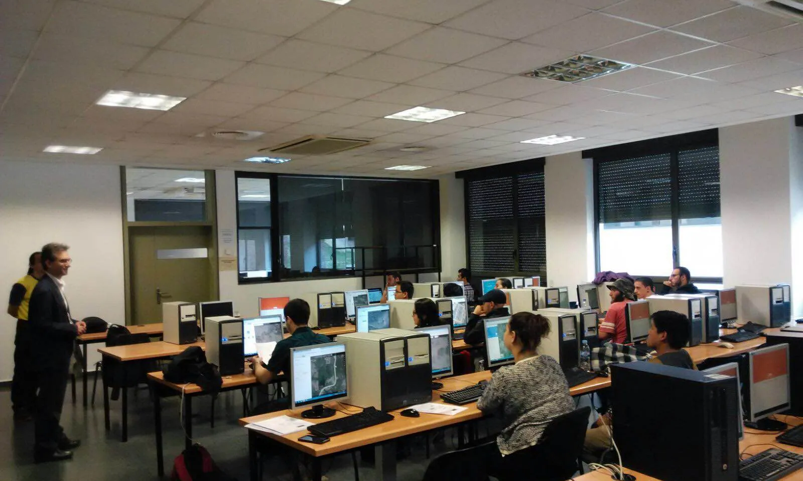 Sessió de mapeig a la UAB amb la participació d'estudiants de la universitat (Font: FAS)