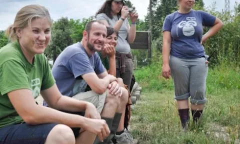 El voluntariat juga un paper decisiu en la Fundació Mona (imatge: fundacionmona.org)