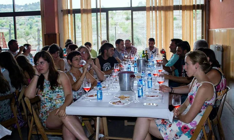 En aquesta comarca vinícola no podia falta fer un bon tast de vins