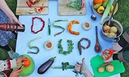 Les Disco Soup tenen una compenent festiva alhora que lluiten contra el malbaratament alimentari (imatge: discosoupe.org)