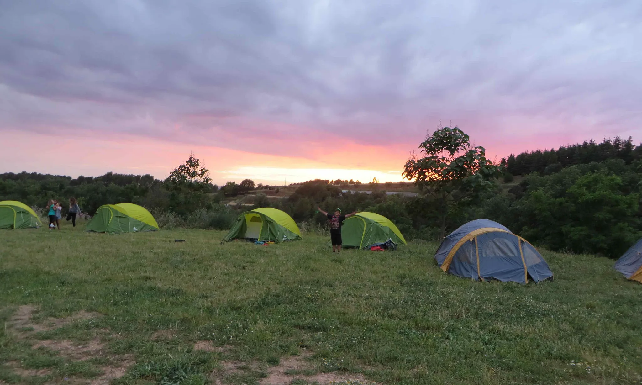 Es pon el sol al campament / Font: Minyons Escoltes i Guies de Catalunya