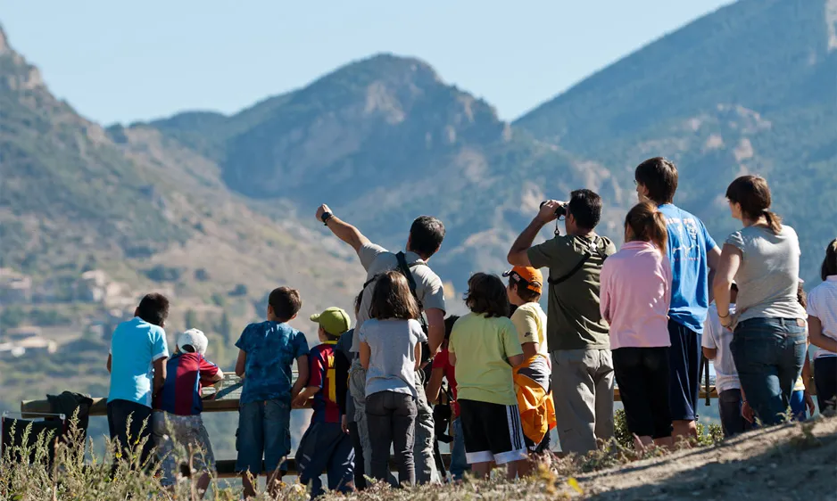 Es pot participar al programa de voluntariat ambiental o gaudir de les activitats guiades a la muntanya d'Alinyà (imatge: FundacioCatalunya-LaPedrera)