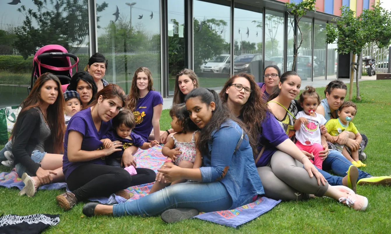 Mares i infants participants del projecte AMA. Font: Fundesplai