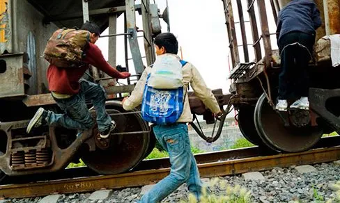 Molts adolescents travessen la frontera amb els EUA.   