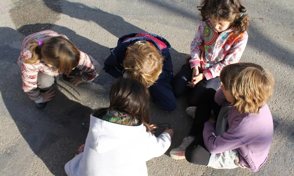 Infants jugant. Font: Ajuntament de Barcelona 
