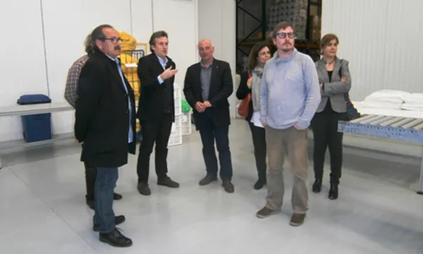 Visita de Josep Vidal a les instal•lacions del Taller Baix Camp. Font: Taller Baix Camp