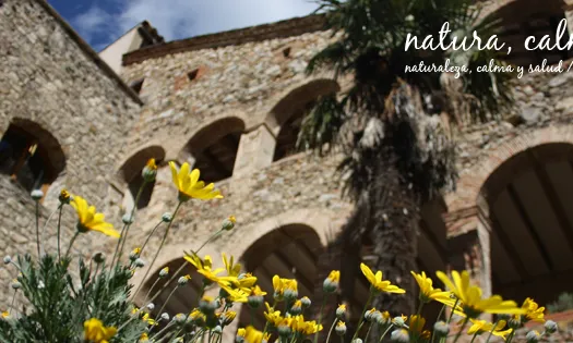 Can Sala és una antiga masia que avui actua com a hotel rural dedicat a l'ecologia (imatge: Can Sala) 