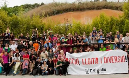 Foto de gup de persones vinculades a l'Ateneu