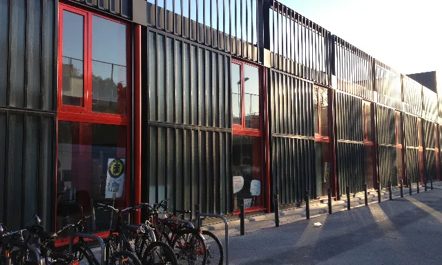 Vista exterior de l'equipament. Font: mammaproof.jpg
