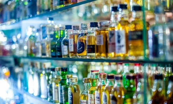 L’alcohol es consolida com la substància que genera més demandes de tractament entre les persones adultes, amb un 45% dels casos.